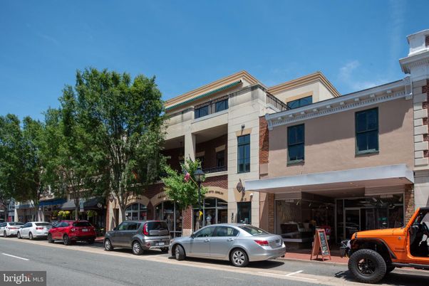 Exterior, Facade, Rowhouse