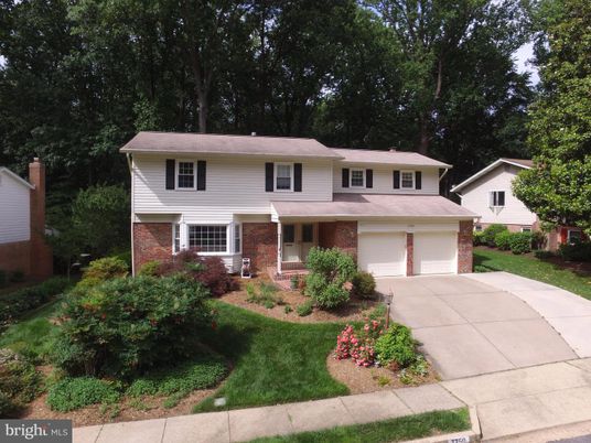 Attached, Exterior, Facade, Brick Facade, Split Level