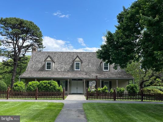 Exterior, Facade, Cape Cod