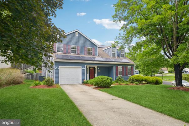 Attached, Exterior, Facade, Cape Cod