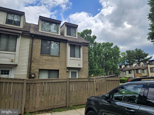 Exterior, Facade, Brick Facade, Rowhouse