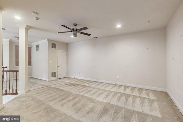 Empty room, Interior, Recessed Lighting