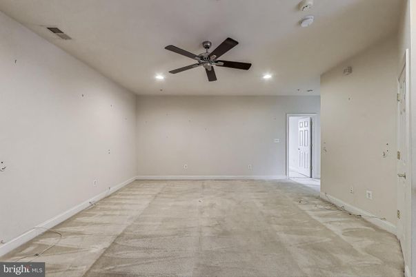 Empty room, Interior, Recessed Lighting