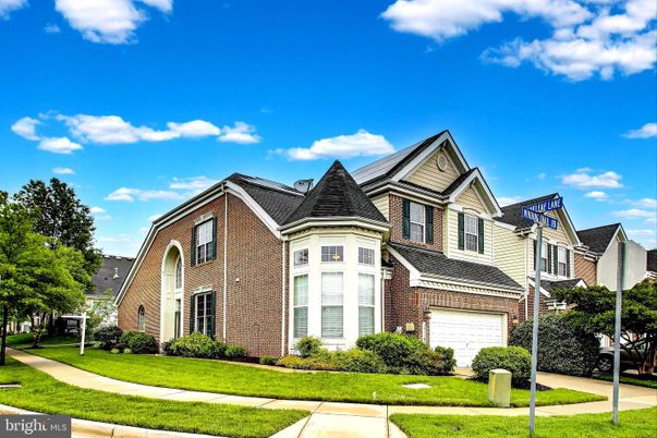 Attached, Exterior, Facade, Brick Facade, Queen Anne Victorian