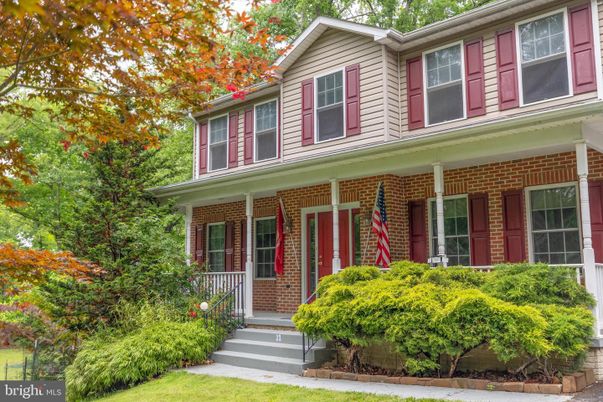 Exterior, Facade, Brick Facade, American Foursquare