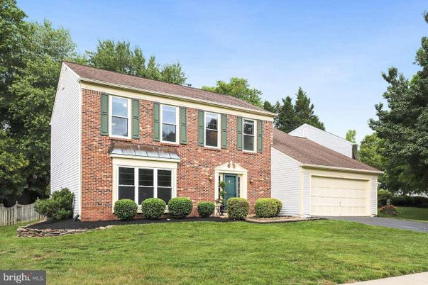 Attached, Exterior, Facade, Brick Facade, Georgian