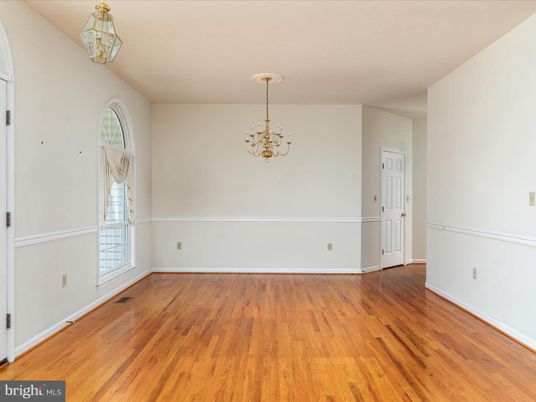 Chandelier, Empty room, Interior, Wood Texture Flooring