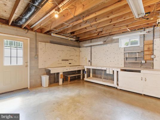 Empty room, Interior, Wooden Beams, Wooden Ceilings