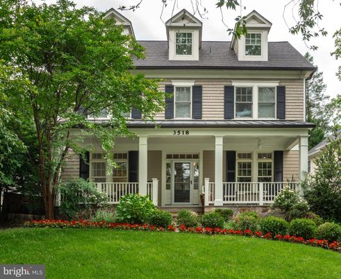 Exterior, Facade, American Foursquare