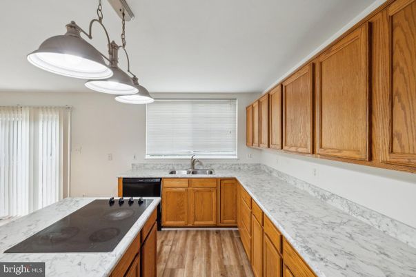 Interior, Kitchen, Pendant Lights, Wood Texture Flooring