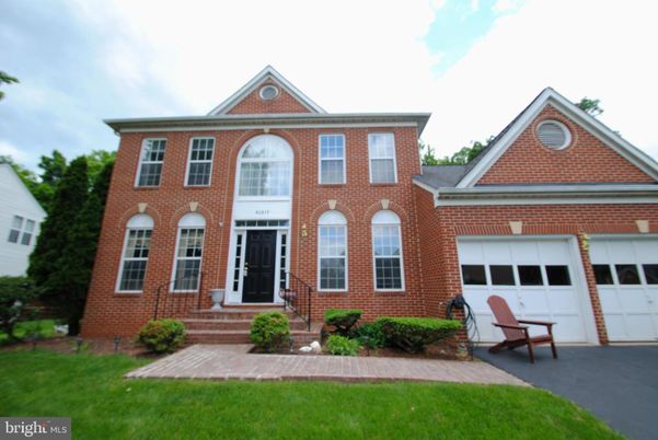 Attached, Exterior, Facade, Brick Facade, Georgian