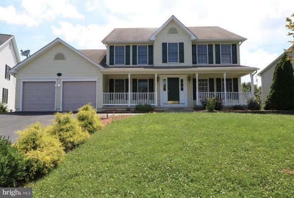 Attached, Exterior, Facade, Farmhouse