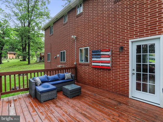 Exterior, Wood Texture Flooring