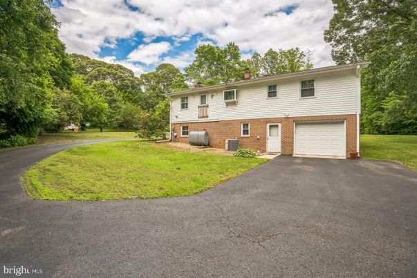 Attached, Exterior, Facade, Brick Facade, Raised Ranch