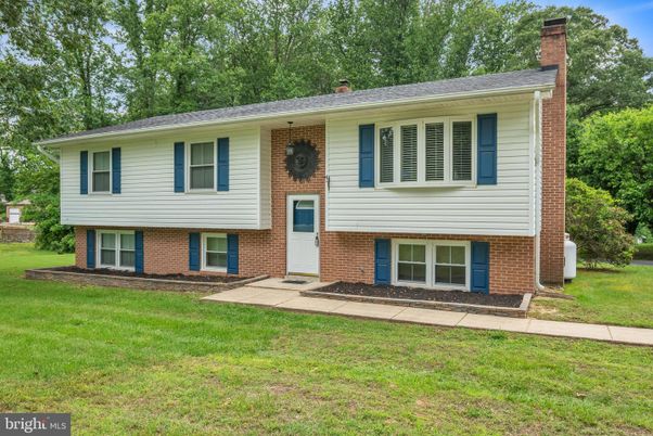 Exterior, Facade, Brick Facade, Raised Ranch