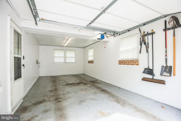 Garage, Interior