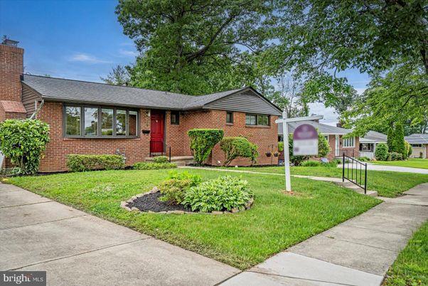 Exterior, Facade, Brick Facade, Ranch