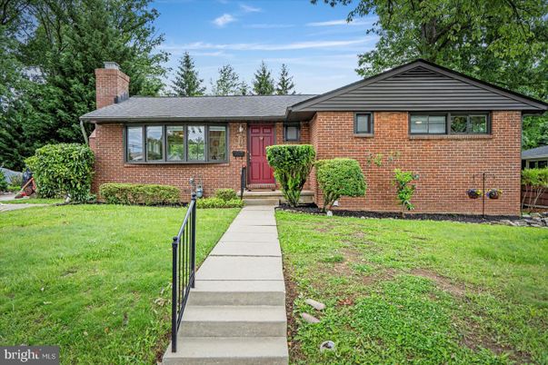 Exterior, Facade, Brick Facade, Split Level