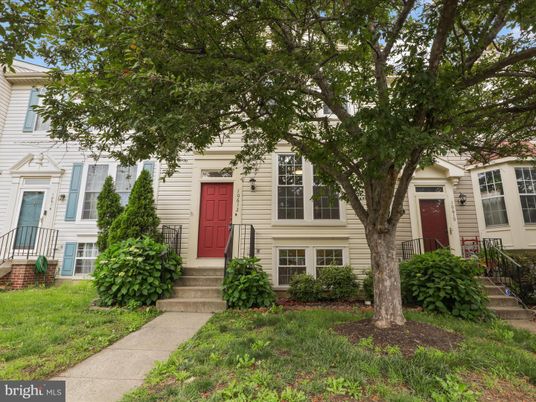 Exterior, Facade, American Foursquare