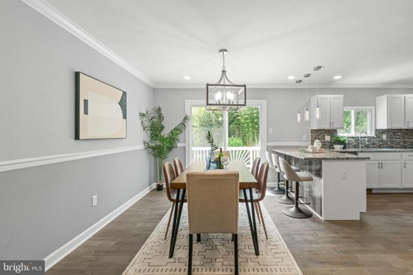 Dining room, Interior, Kitchen, Pendant Lights, Recessed Lighting, Wood Texture Flooring
