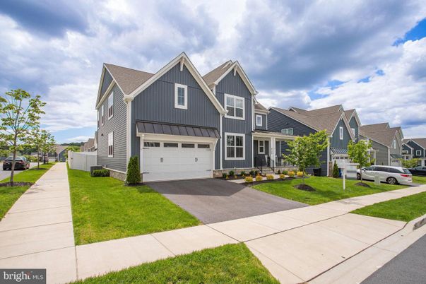 Attached, Exterior, Facade, Farmhouse