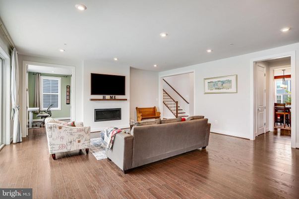 Fireplace, Interior, Living room, Pendant Lights, Recessed Lighting, Wood Texture Flooring