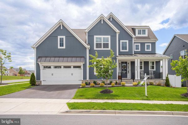 Attached, Exterior, Facade, Farmhouse