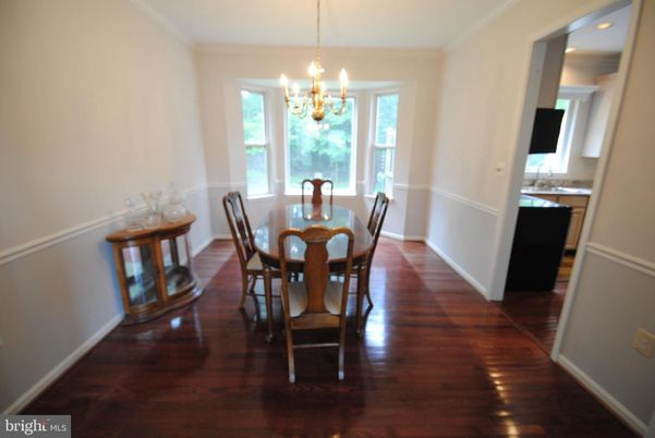 Chandelier, Dining room, Interior, Recessed Lighting, Wood Texture Flooring