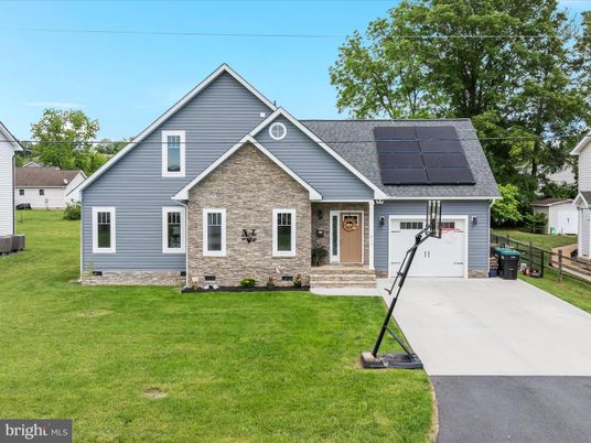 Attached, Exterior, Facade, Solar Panels, Ranch