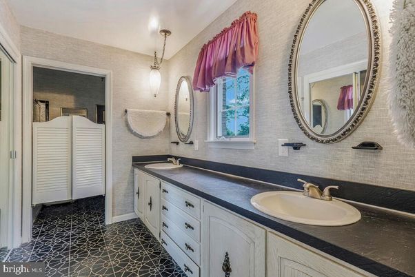 Bathroom, Dual Sink Vanities, Interior, Pendant Lights
