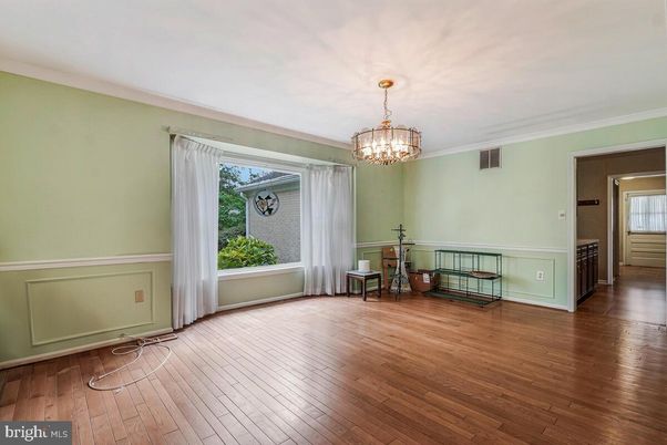 Chandelier, Empty room, Interior, Wood Texture Flooring