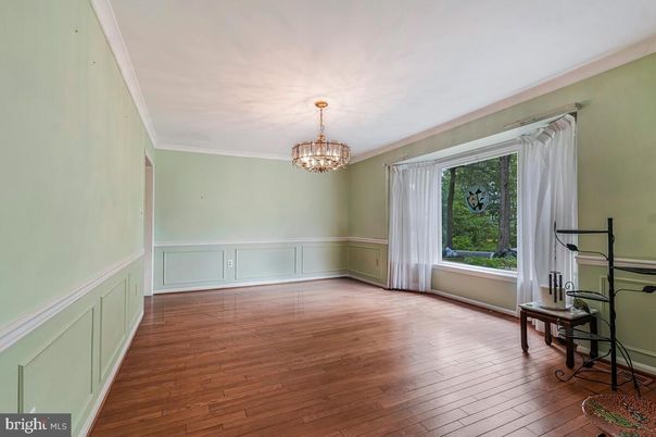 Chandelier, Empty room, Interior, Wood Texture Flooring