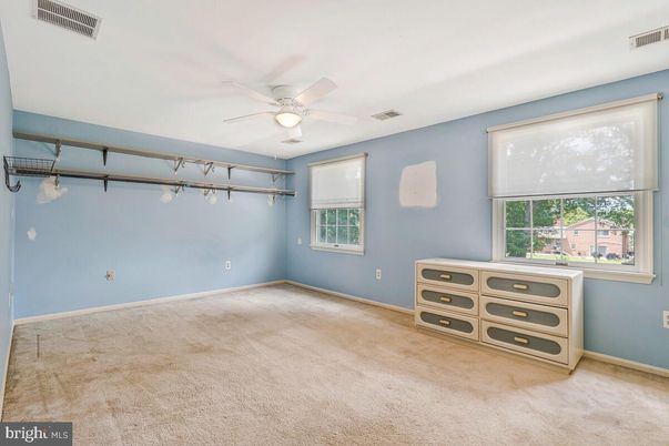 Empty room, Interior, Walk-in Closets