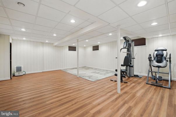 Fitness Equipment, Interior, Recessed Lighting, Wood Texture Flooring
