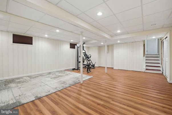 Fitness Equipment, Interior, Recessed Lighting, Wood Texture Flooring