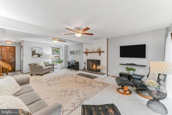 Fireplace, Interior, Living room