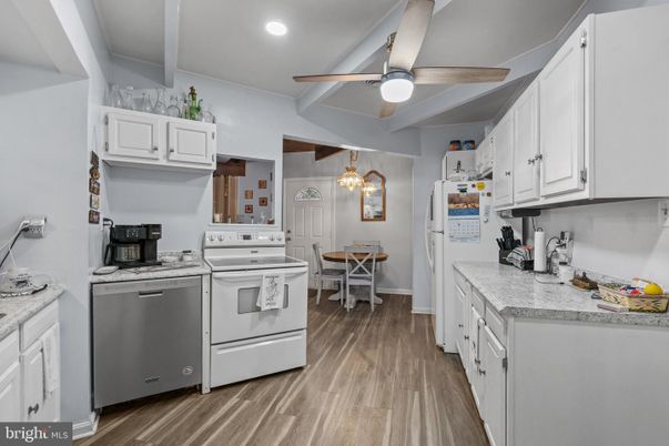 Dining room, Interior, Kitchen, Recessed Lighting, Wood Texture Flooring