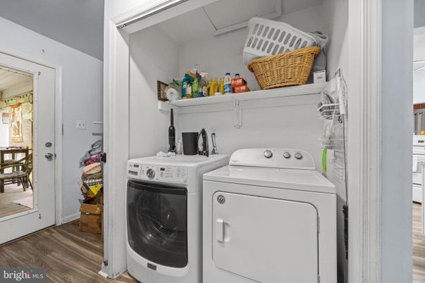Interior, Utility Closets, Washer, Wood Texture Flooring