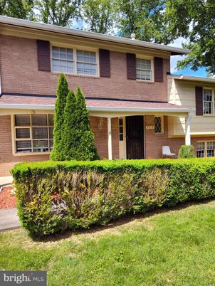 Exterior, Facade, Brick Facade, Raised Ranch