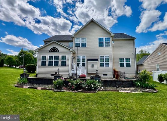 Backyard, Exterior, Facade, Farmhouse