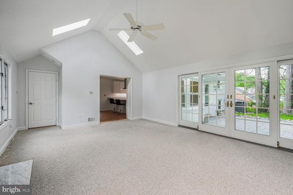 Empty room, Interior