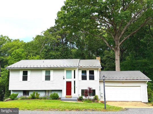Attached, Exterior, Facade, Raised Ranch