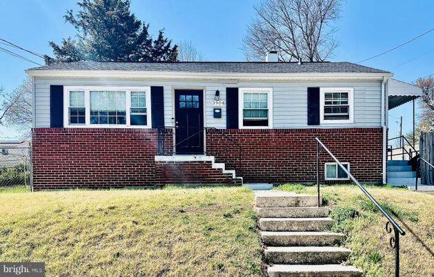 Exterior, Facade, Brick Facade, Cape Cod