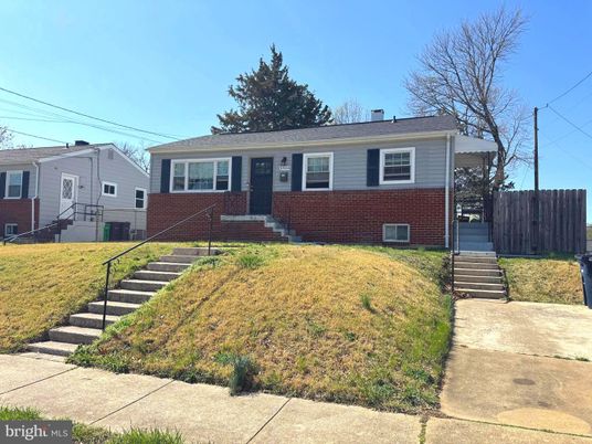 Exterior, Facade, Brick Facade, Raised Ranch