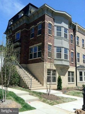 Exterior, Facade, Brick Facade, Rowhouse