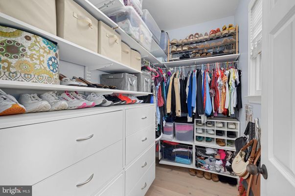 Interior, Walk-in Closets, Wood Texture Flooring