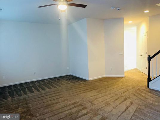 Empty room, Interior, Recessed Lighting