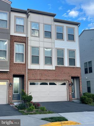 Attached, Exterior, Facade, Brick Facade, Rowhouse