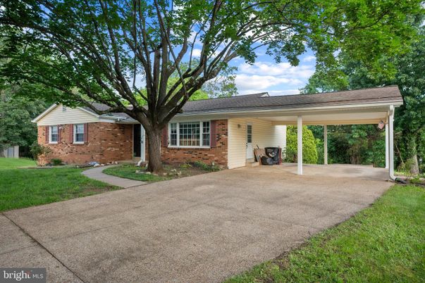 Exterior, Facade, Brick Facade, Ranch