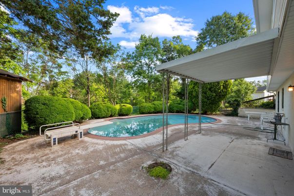 Exterior, Pool